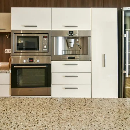 Flat With Monster Living Warna