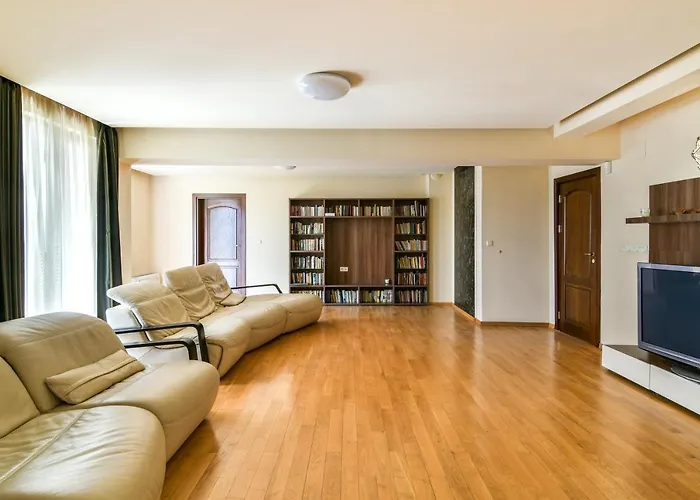 Flat With Monster Living Apartament *