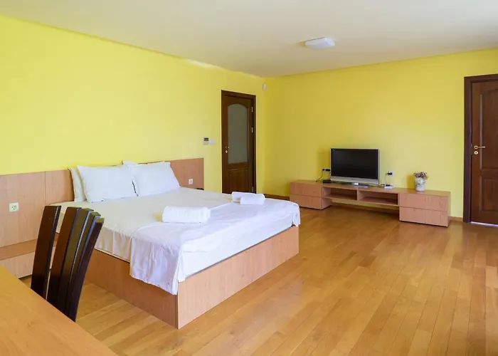 Flat With Monster Living Apartament Varna